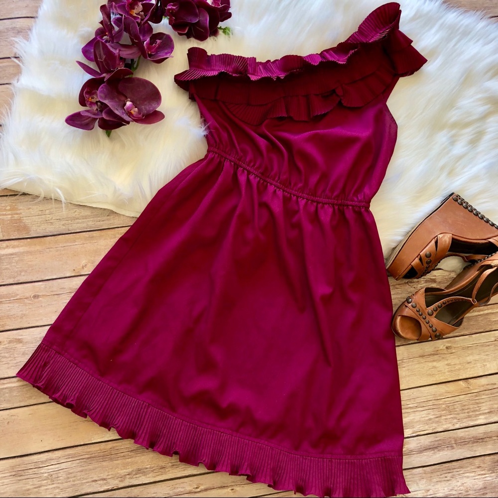 🌸3/$20 Magenta Ruffled One Shoulder Dress Sz M